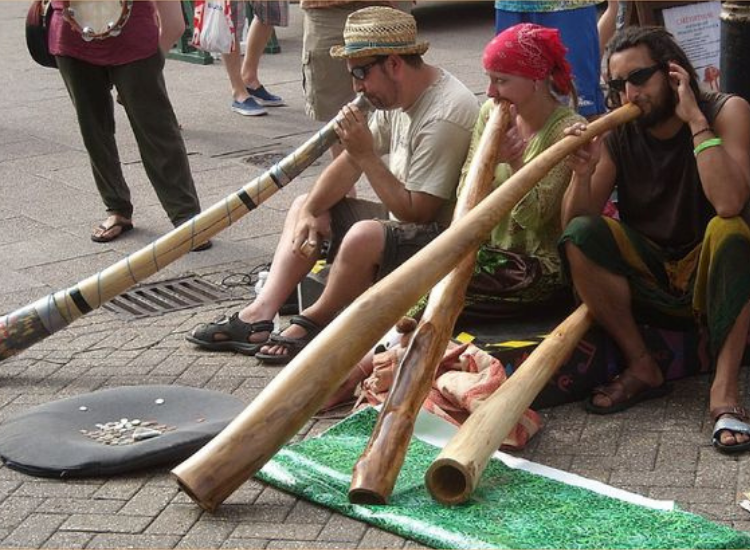 Nghệ nhân thổ dân Úc biểu diễn nhạc cụ Didgeridoo truyền thống